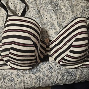 Cacique 42DD Wide Back Underwire Bra Striped